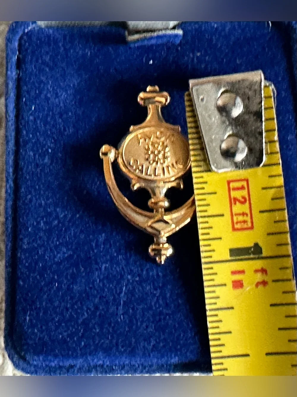 vintage gold-tone Avon Calling door knocker lapel pin, likely awarded to sales r - Picture 9 of 12